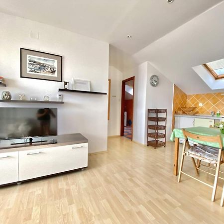 Family Apartments Viva Close To The Beach Krk Town Exterior foto