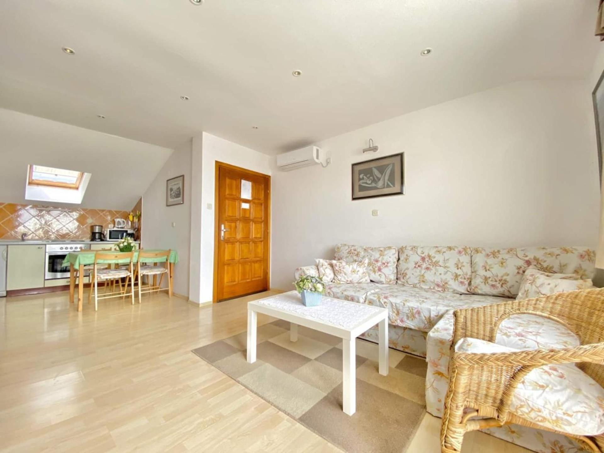 Family Apartments Viva Close To The Beach Krk Town Exterior foto