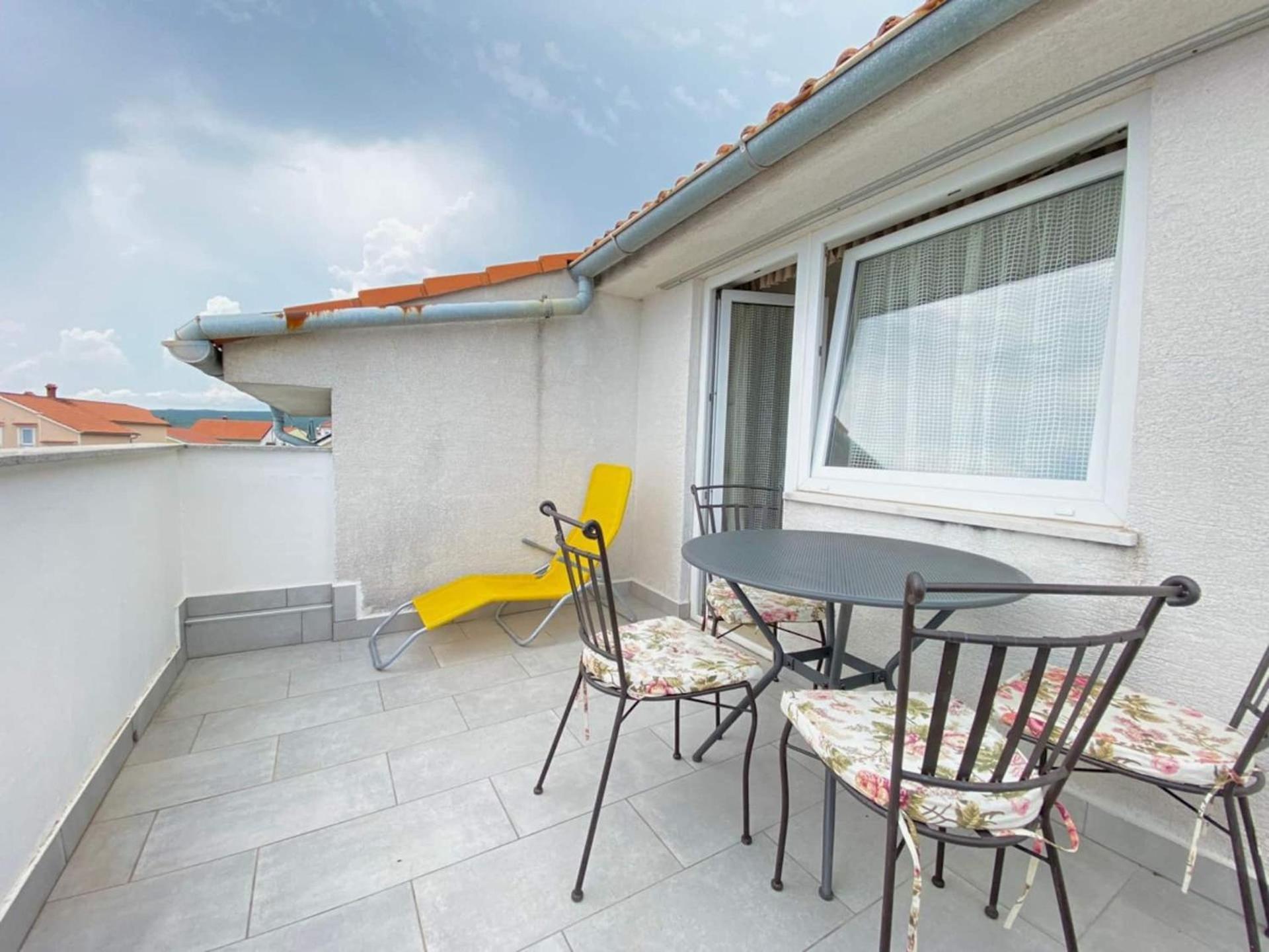 Family Apartments Viva Close To The Beach Krk Town Exterior foto
