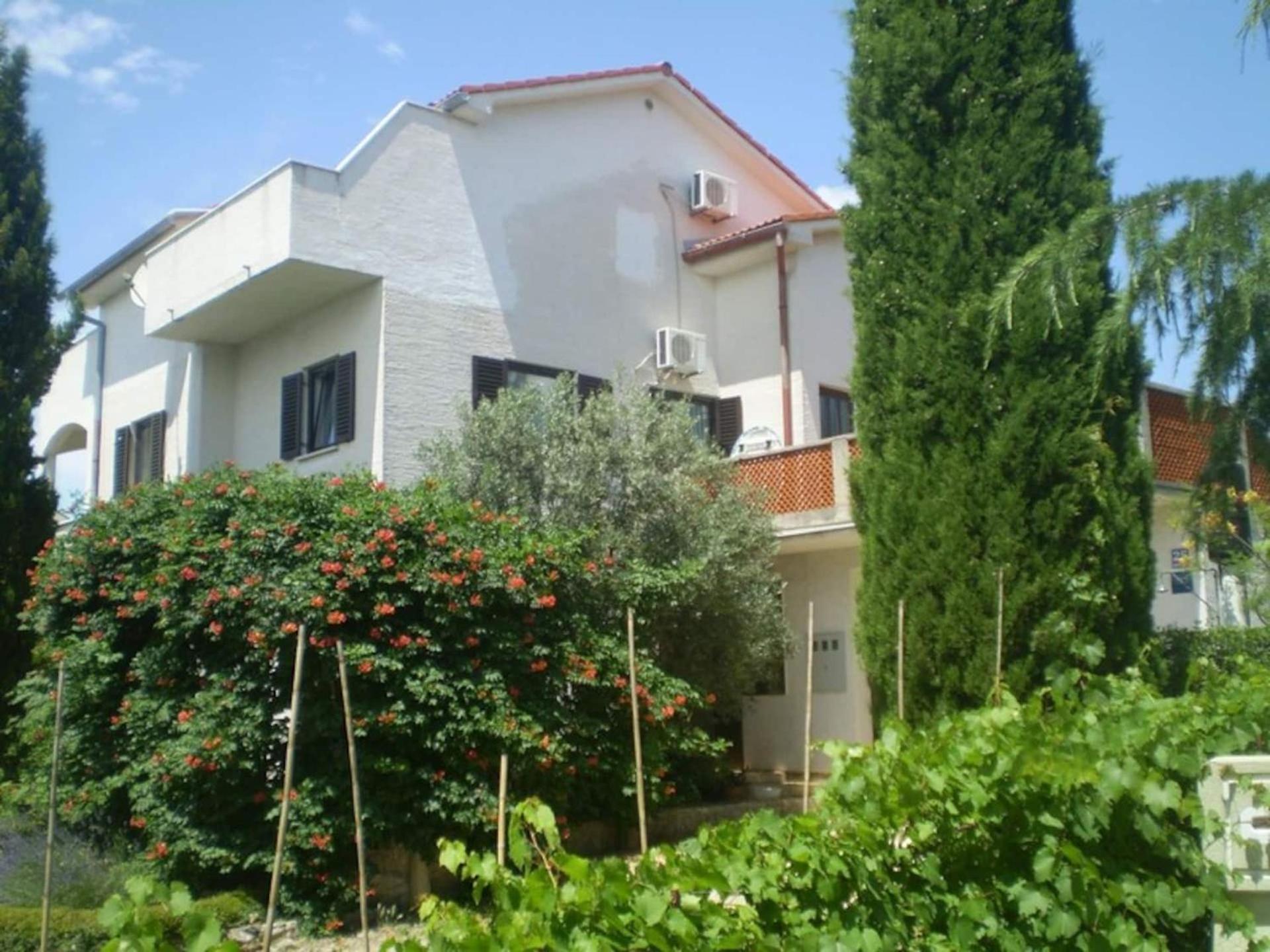 Family Apartments Viva Close To The Beach Krk Town Exterior foto