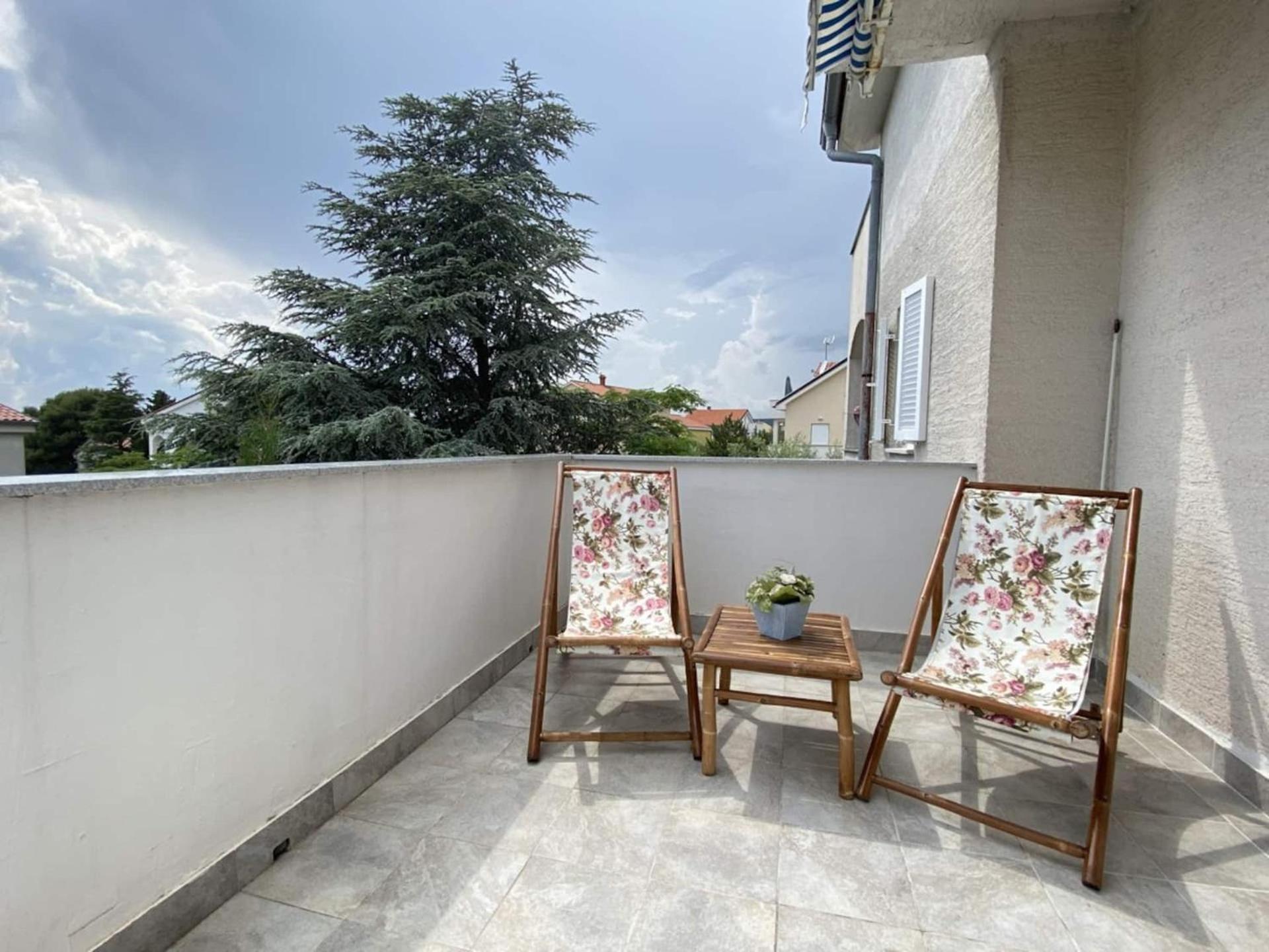 Family Apartments Viva Close To The Beach Krk Town Exterior foto