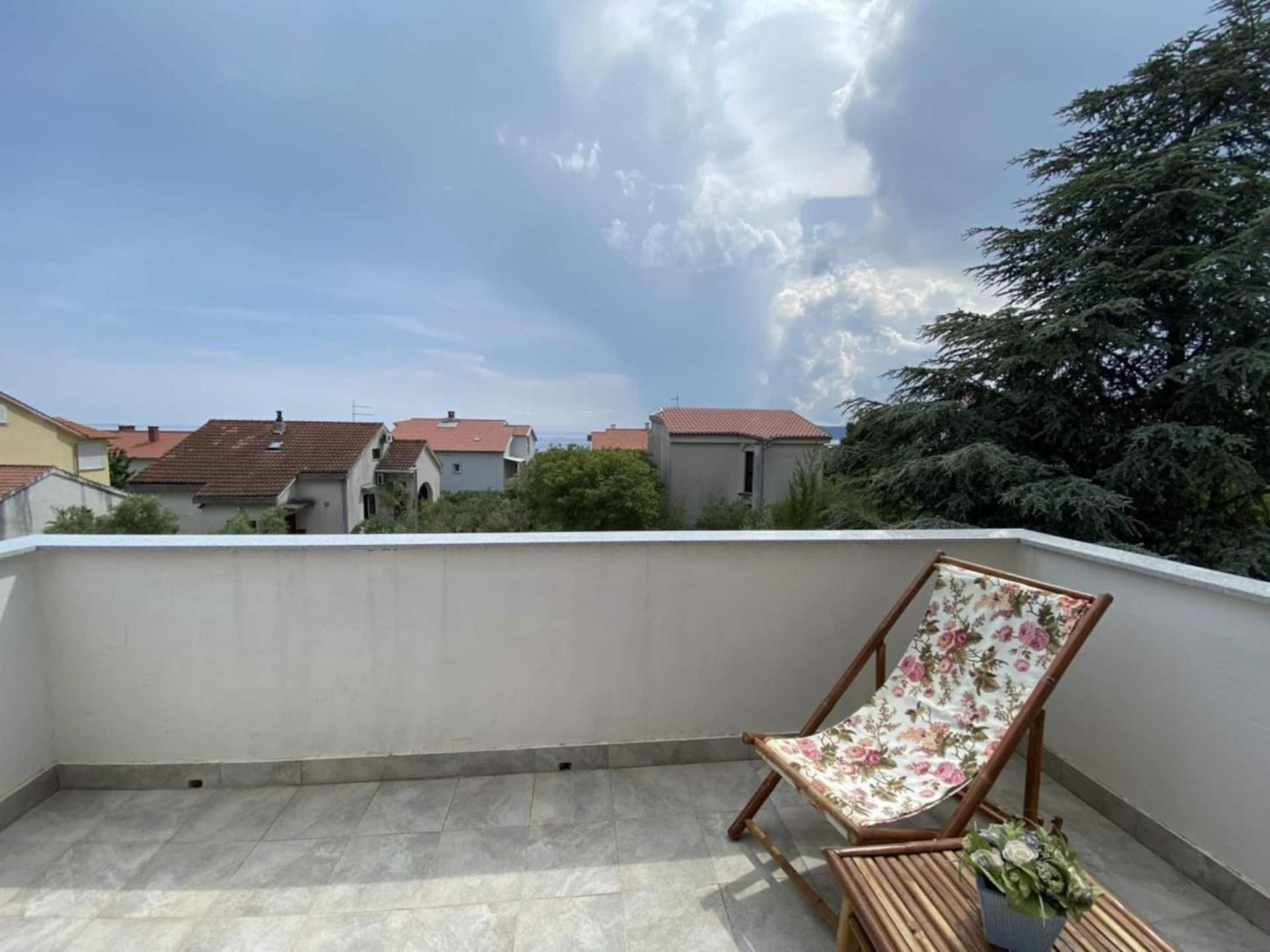 Family Apartments Viva Close To The Beach Krk Town Exterior foto